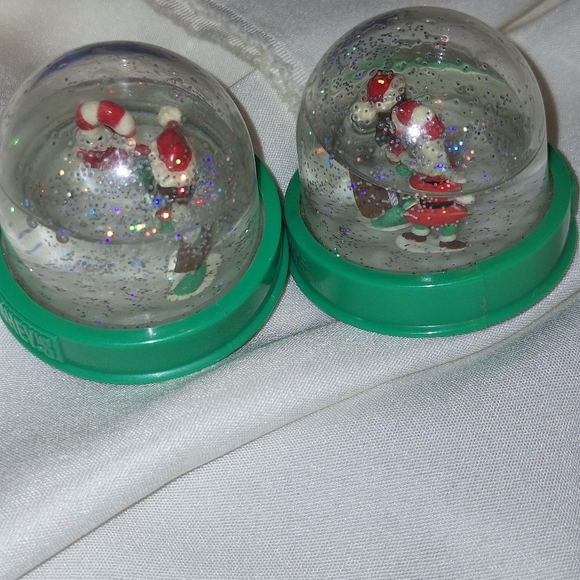 2 Small Christmas Hershey Kisses Snow Globes - Picture 5 of 8
